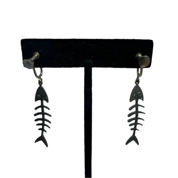 Vintage Silver Fish Dangle Earrings - Picture 2 of 3